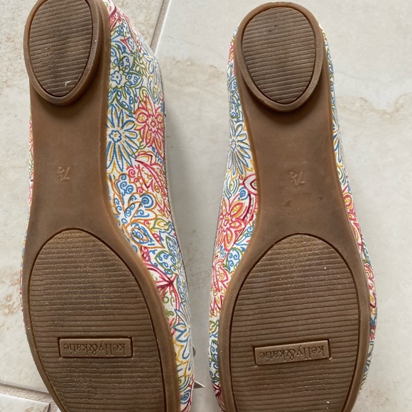 Kelly & Katie -Flower/Paisley printed canvas flats - Picture 4 of 5